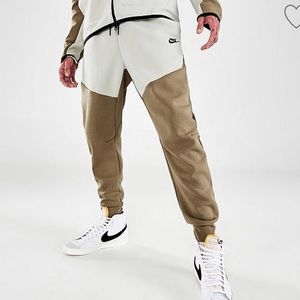 Nike Tech Fleece Taped Jogger sweat pants